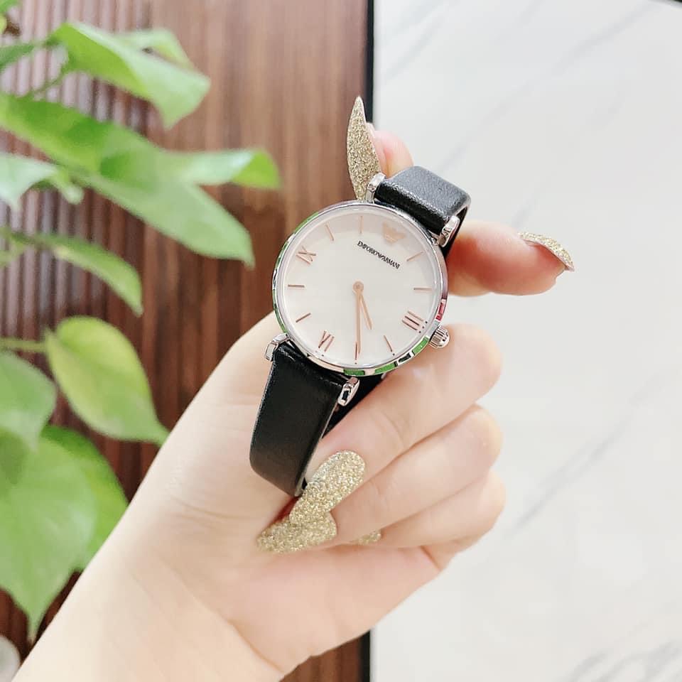 Đồng Hồ Emporio Armani Mặt Trắng Silver |Cặp Đôi |Mặt Tròn |Dây Da |Máy Pin (Quartz) |Size 32x40mm |Donghogiatot.vn