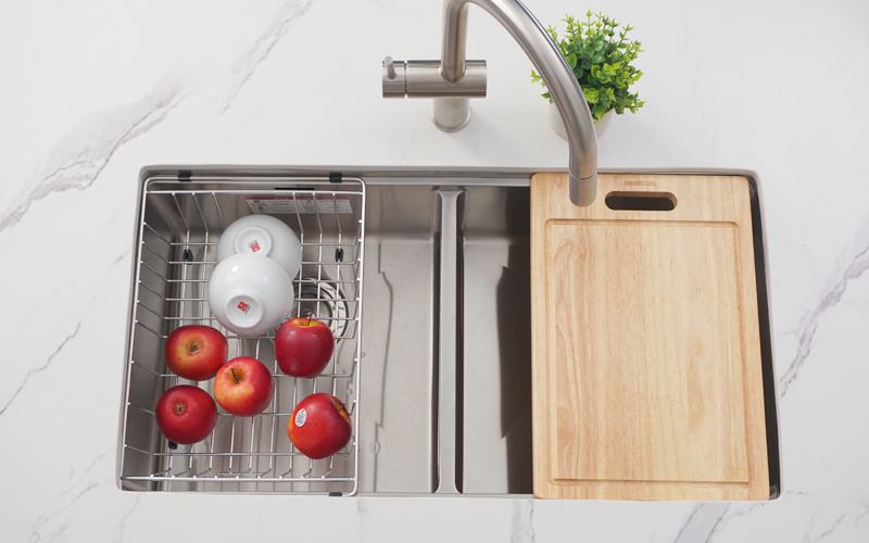 Chậu rửa bát nên dùng inox hay chậu đá tốt hơn?