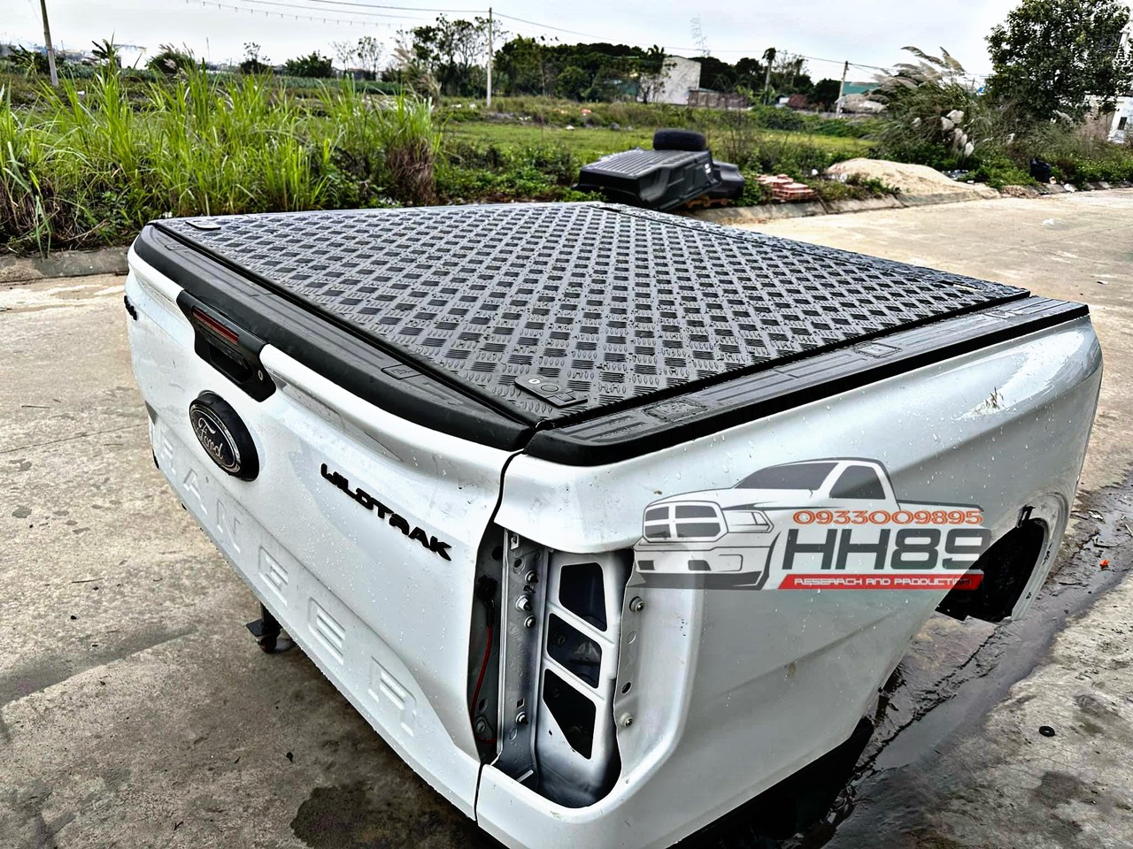 Khám Phá Tiện Ích và Phong Cách của Nắp Thùng 1 Tấm Nhôm Nhám Trên Xe Bán Tải