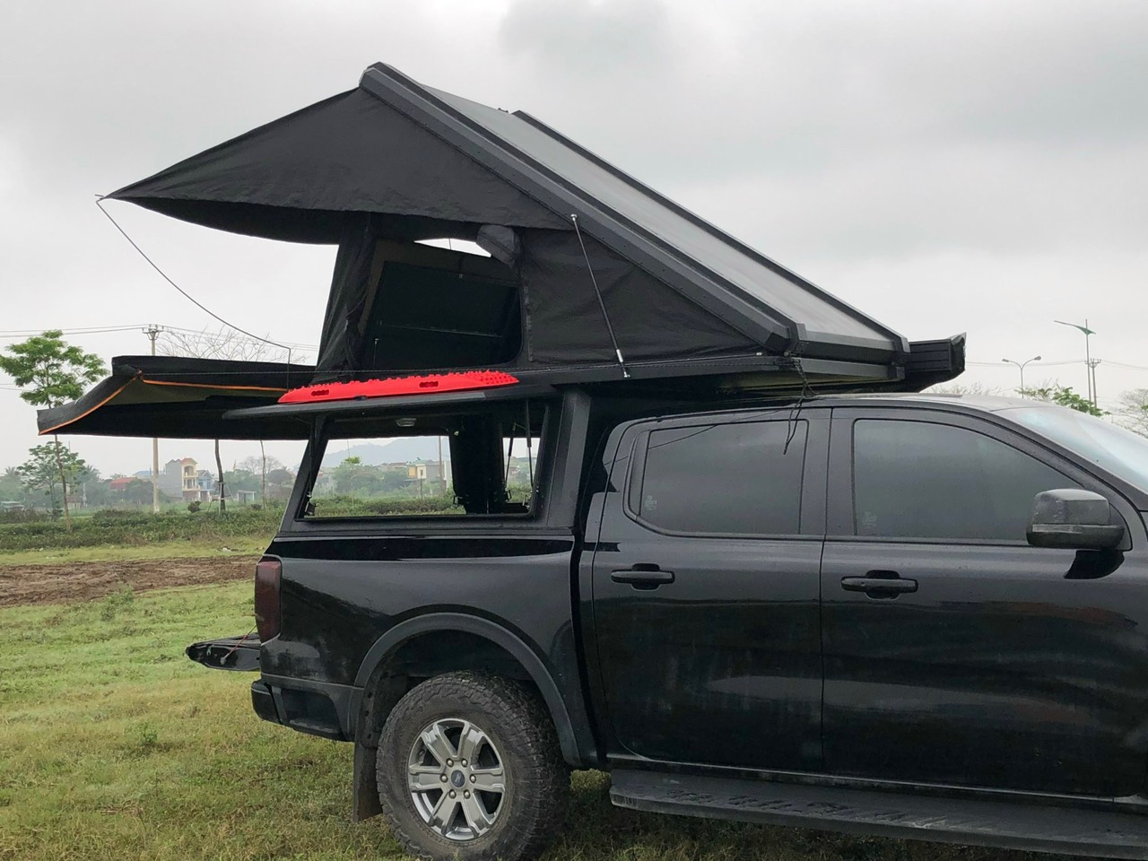 Lều ( Đi lên từ phía thùng xe, không cần thang)