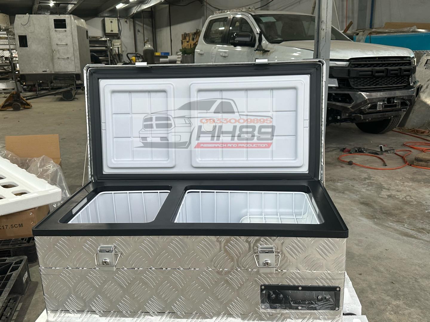 Tủ lạnh mini lắp đặt ngay trên xe bán tải