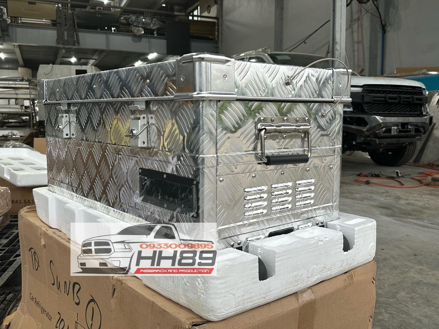 Tủ lạnh mini lắp đặt ngay trên xe bán tải