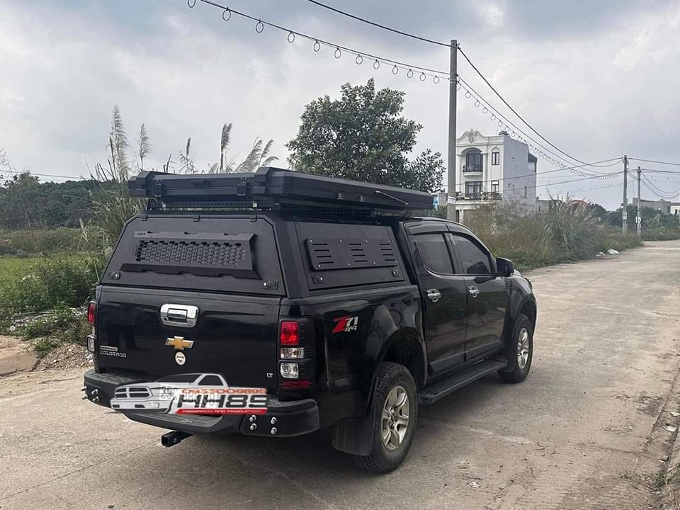 Combo hoàn hảo cho chuyến đi cắm trại với sự kết hợp giữa nắp thùng cao và lều lắp đặt trên xe bán tải