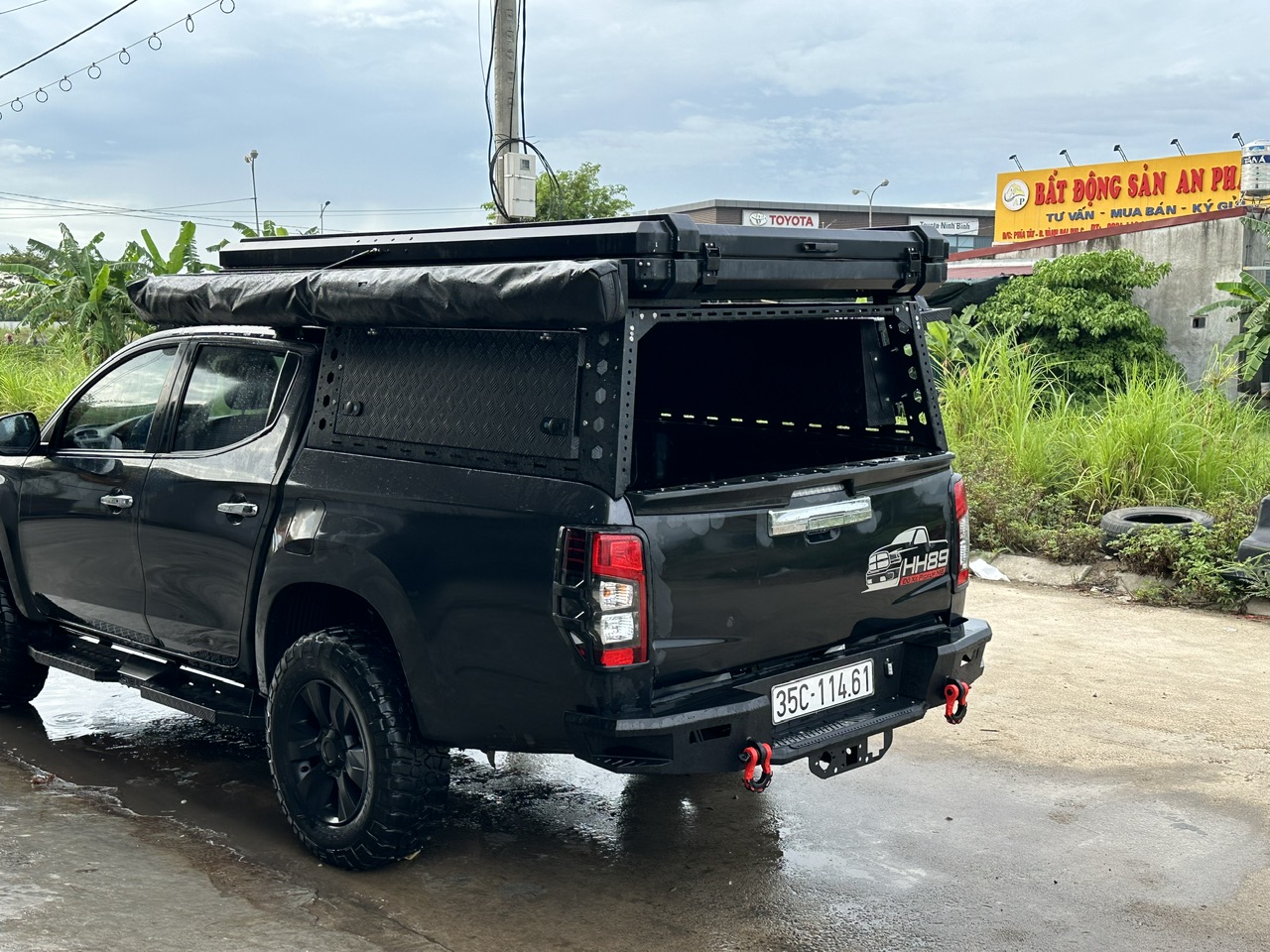 Khung bắt lều kết hợp thùng đồ bên hông