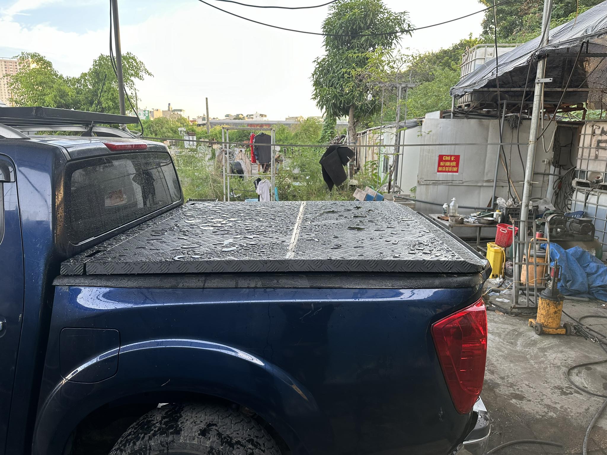 Khám phá nắp thùng 2 tấm lắp trên xe bán tải tại  XƯỞNG ĐỘ XE PICKUP HẢI HÀ –HH89