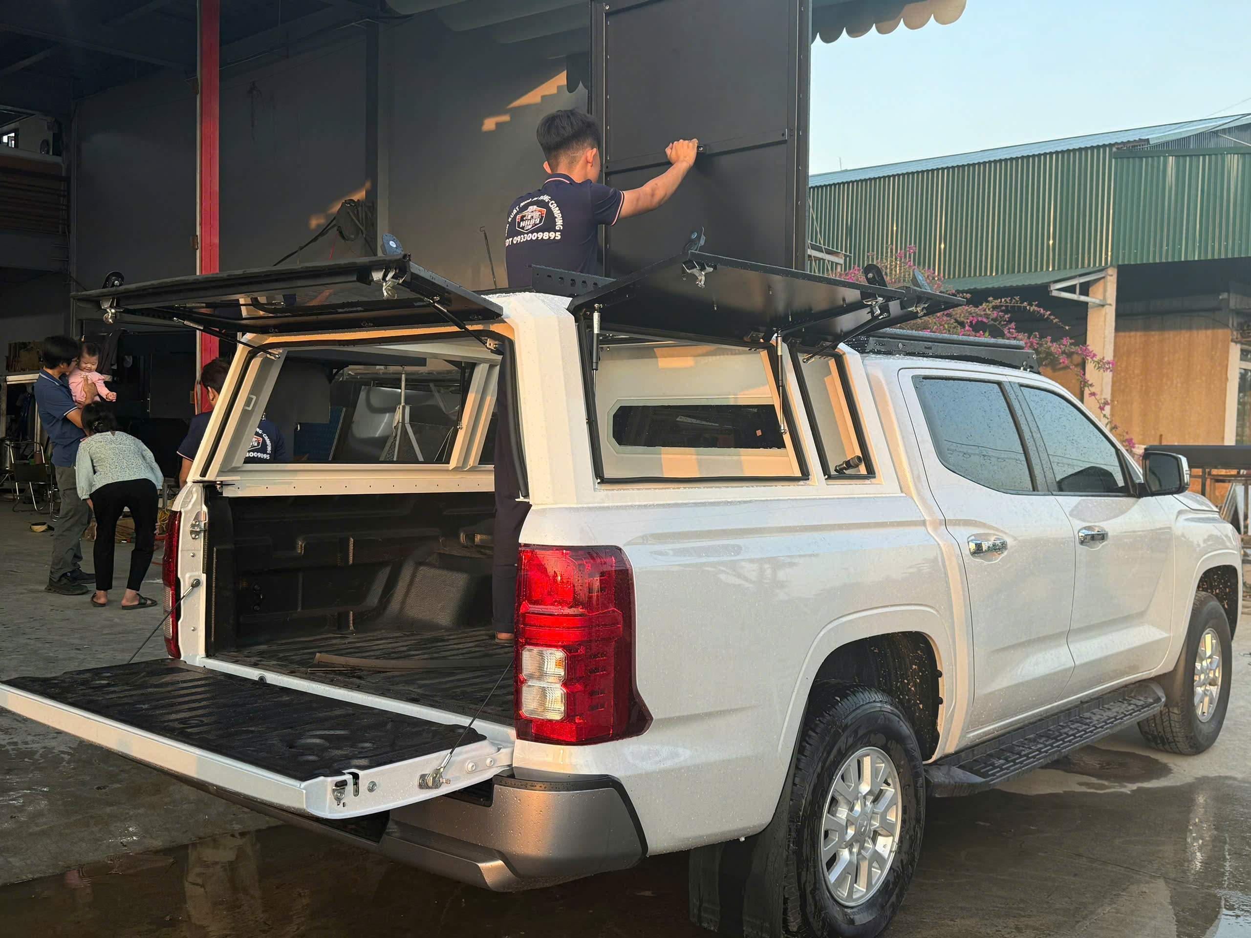 Nắp cao 3-5 cánh trên Triton 2024 bản mở được tấm nóc và chống nước