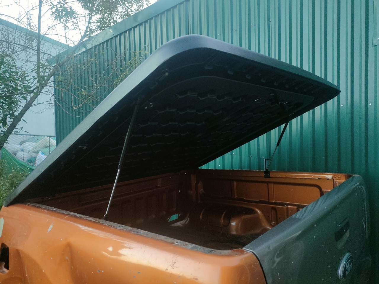 Nắp thùng thấp mở 45 độ chất liệu ABS