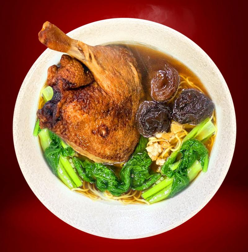 Mì vịt tiềm thuốc bắc thơm ngon, thịt vịt mềm, nước dùng đậm đà, trình bày đẹp mắt chuẩn quán chuyên nghiệp tại TP.HCM.