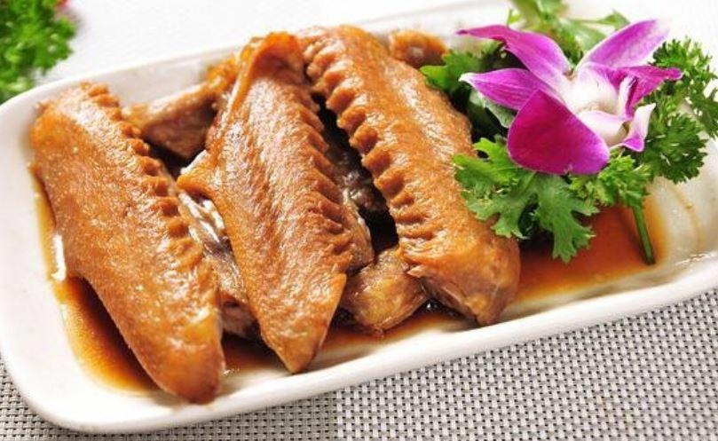 Cánh vịt khìa nước dừa béo ngậy, da vàng giòn