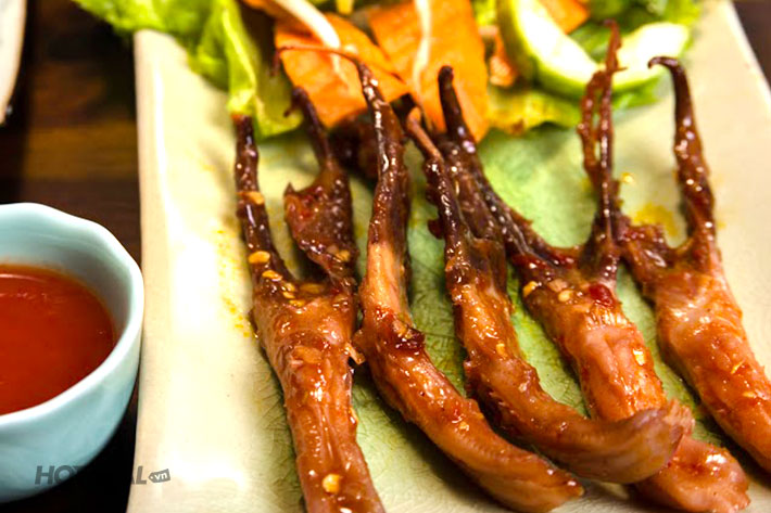 Lưỡi vịt khìa nước dừa sánh quyện, màu đẹp tự nhiên, thịt mềm thấm vị