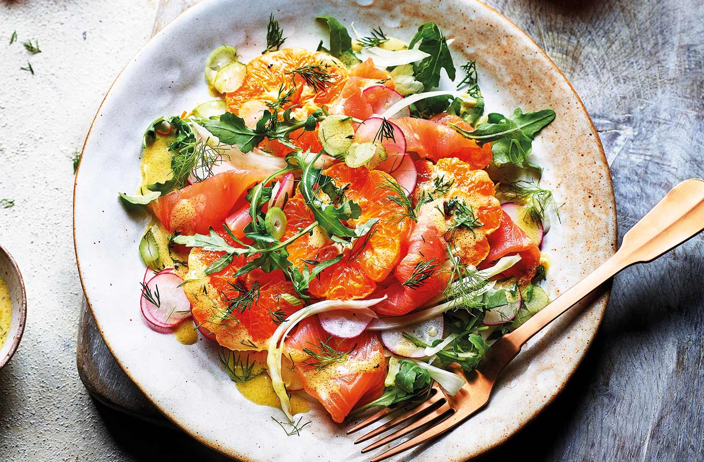 Salad cá hồi hun khói tươi mát