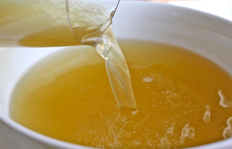 xương gà nấu nước dùng 