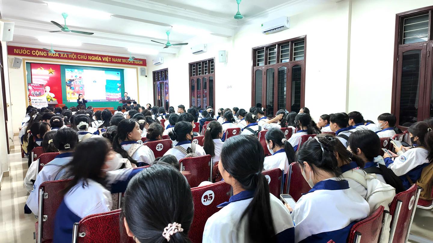 TƯ VẤN HƯỚNG NGHIỆP CHO CÁC BẠN HỌC SINH 2K8 TẠI TRƯỜNG THPT QUỲNH LƯU I
