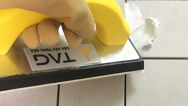 Vì sao Keo dán gạch đang lấn át xi-măng?