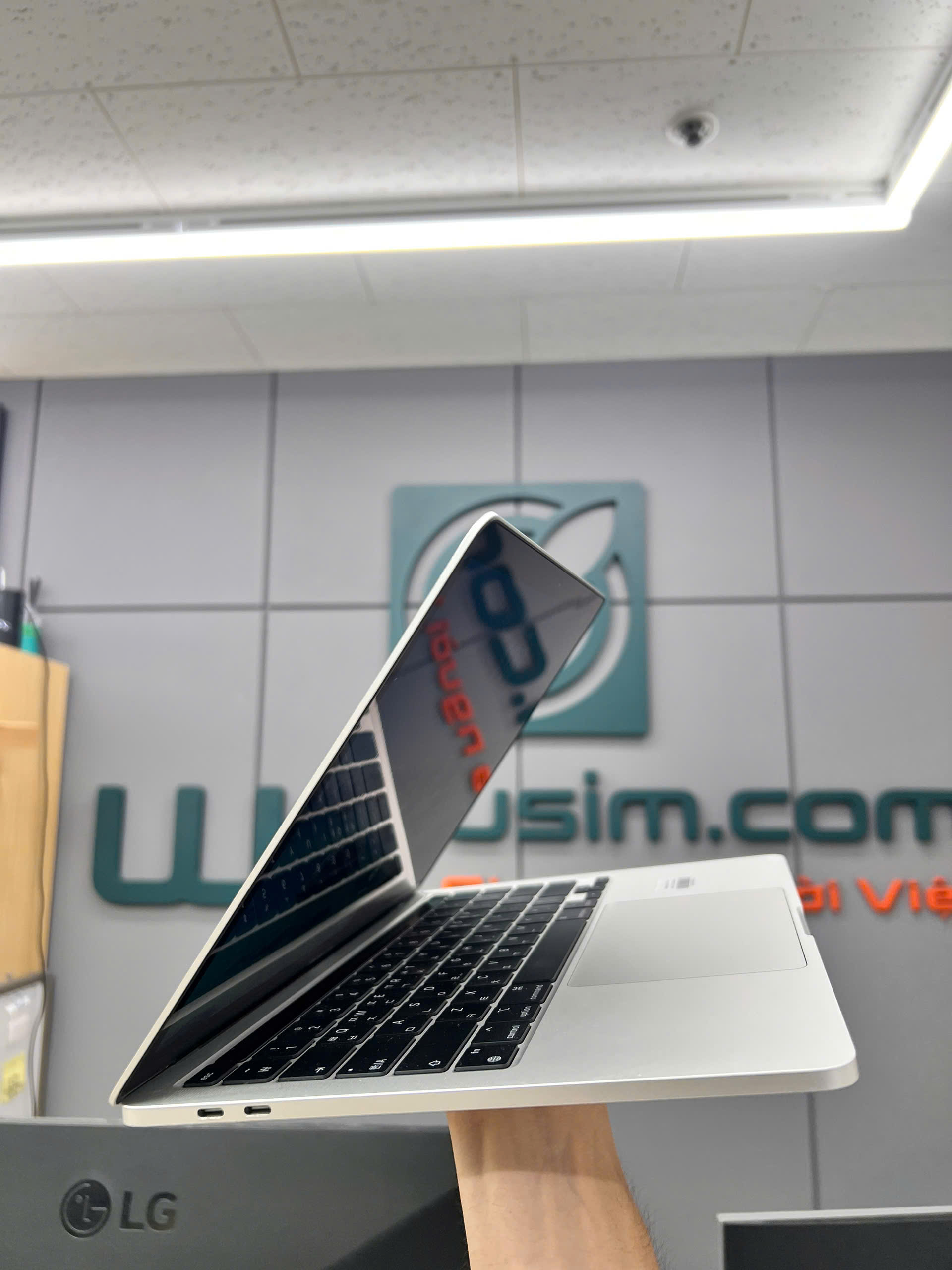 macbook pro13m1 gray8/256 137/93A