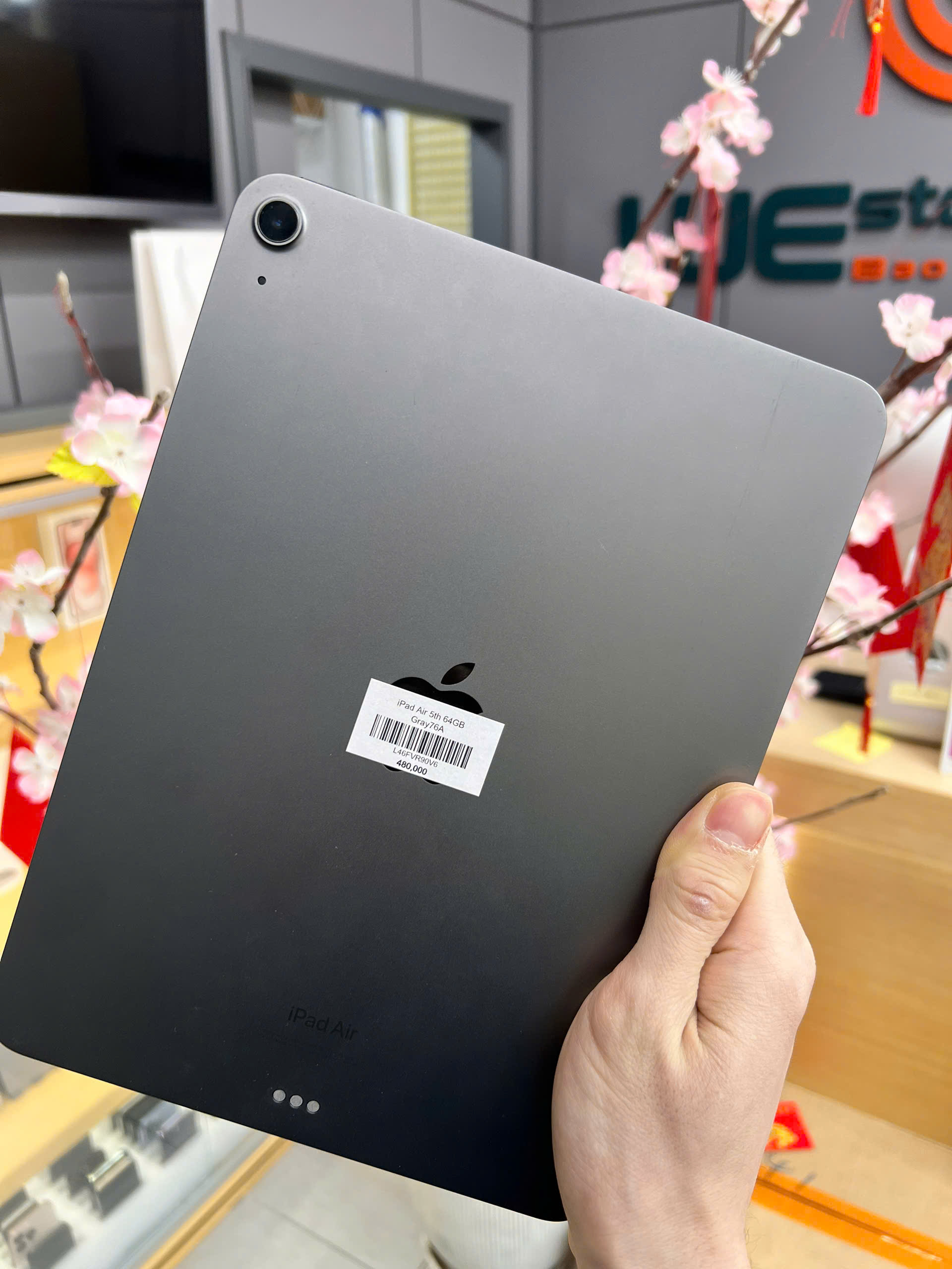 iPad Air 5th 64GB Gray 76A