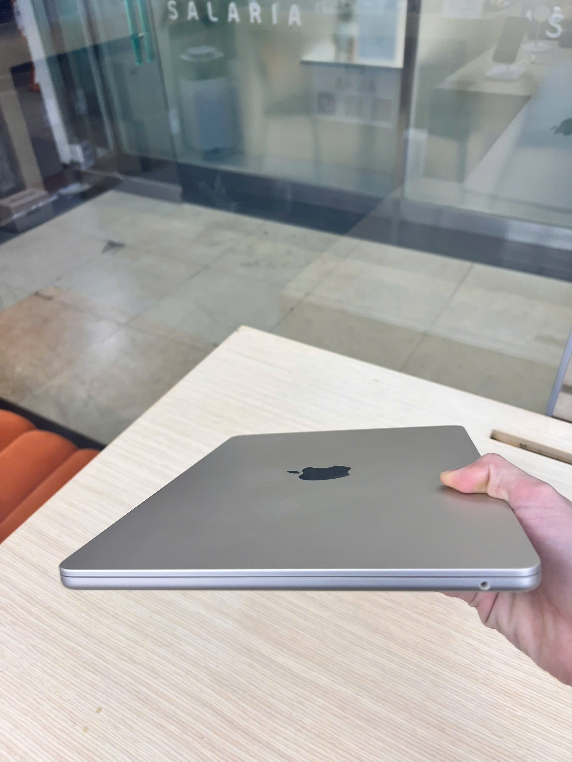 macbook air13"m2 8/256 starlight 66/94A