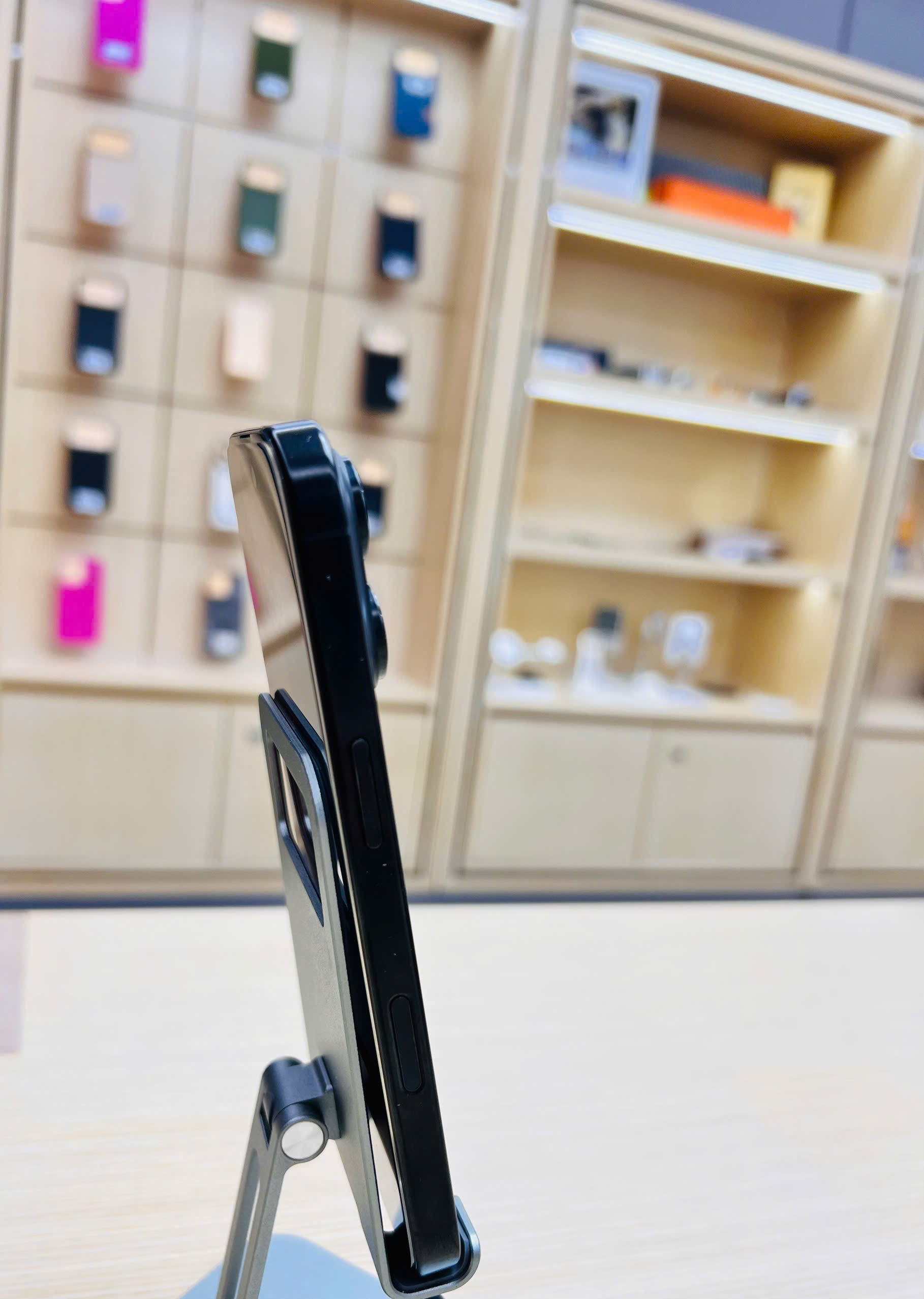 iPhone 16 Pro 512GB Black Titanium 147/100