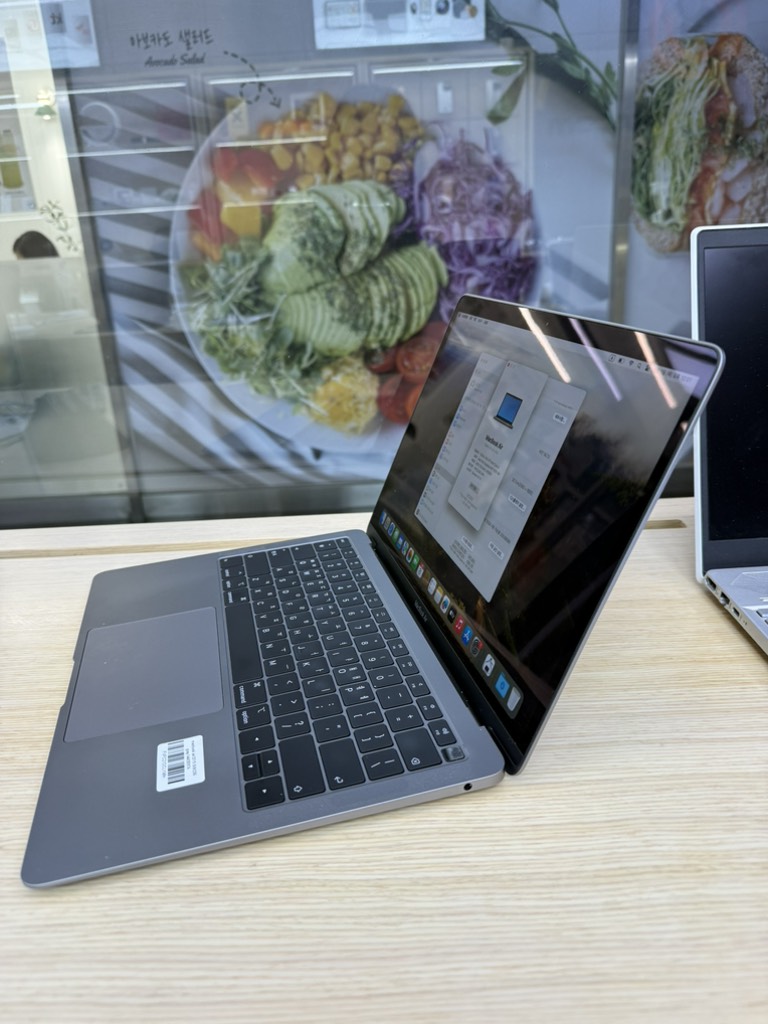 Macbook Air 2019 i5/8/256 Gray 144/3597A
