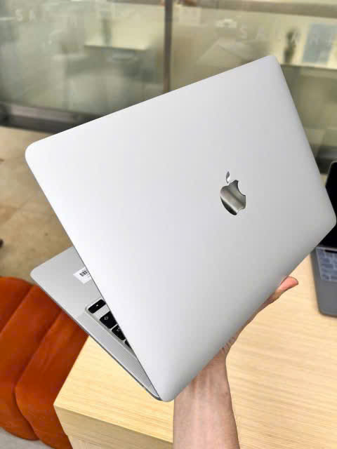 macbook pro13"m2 8/512 silver 86/90A