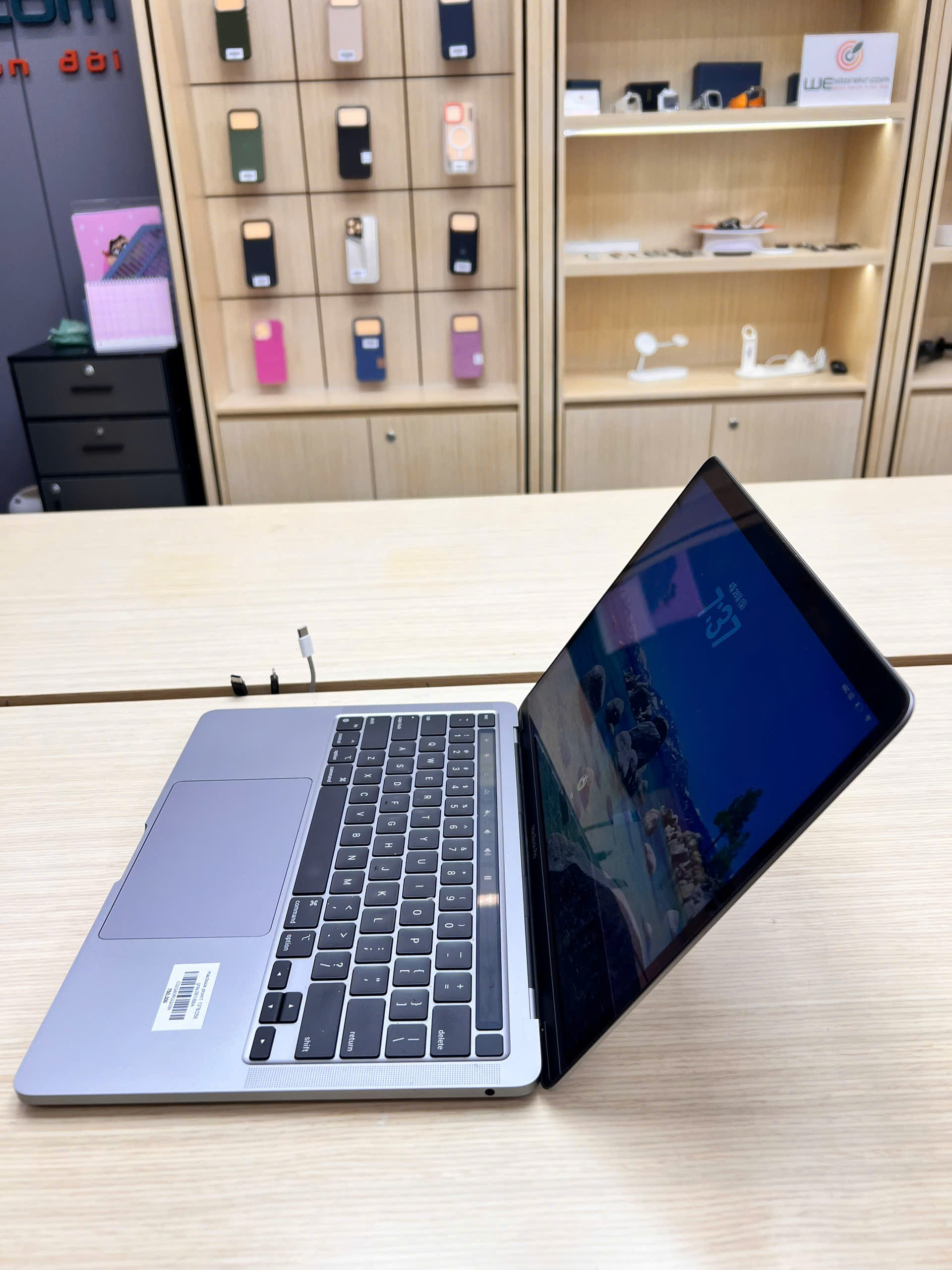 macbook prom1 13"8/256 gray261/88A
