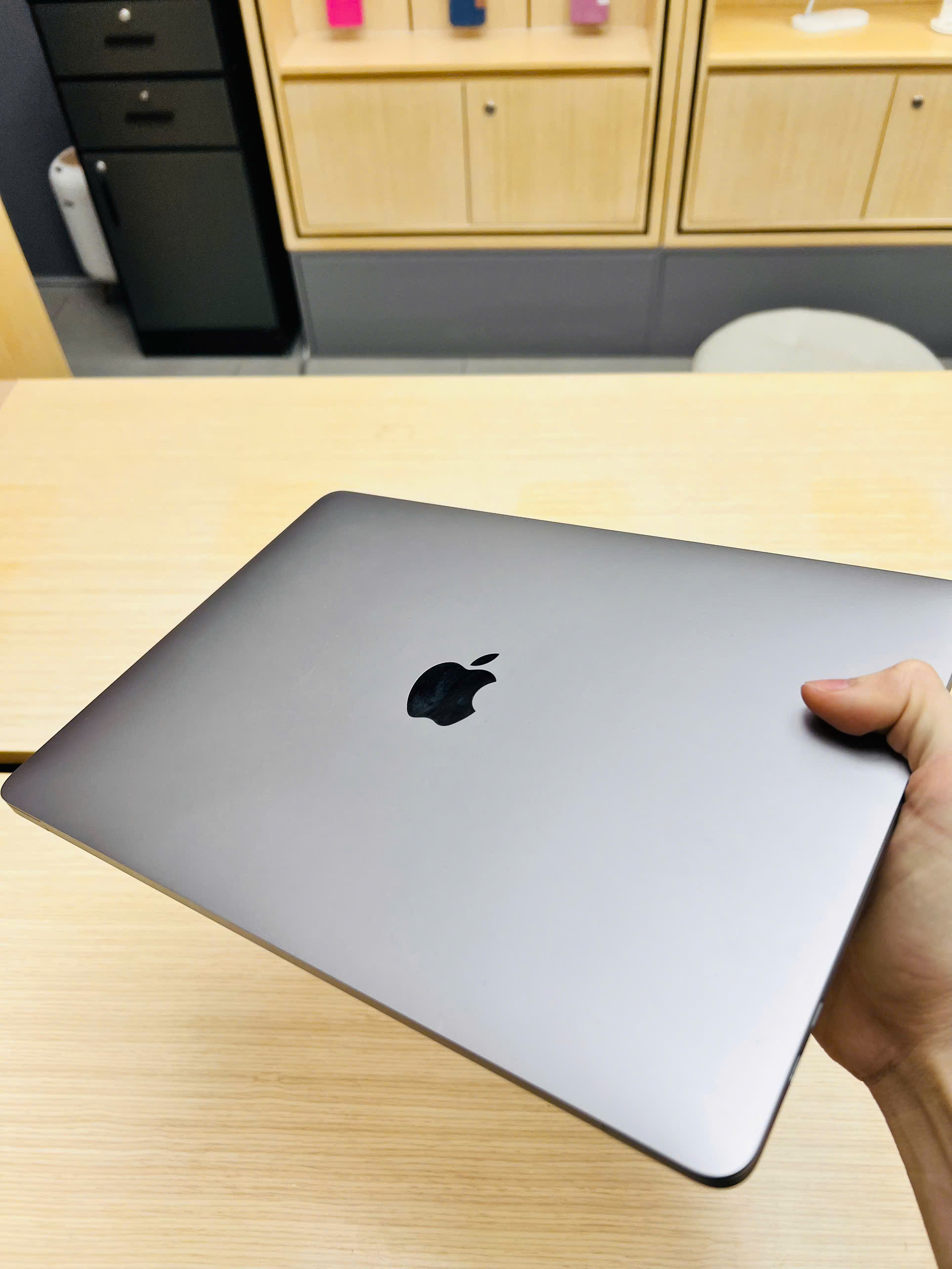 macbook prom1 13"8/256 gray261/88A