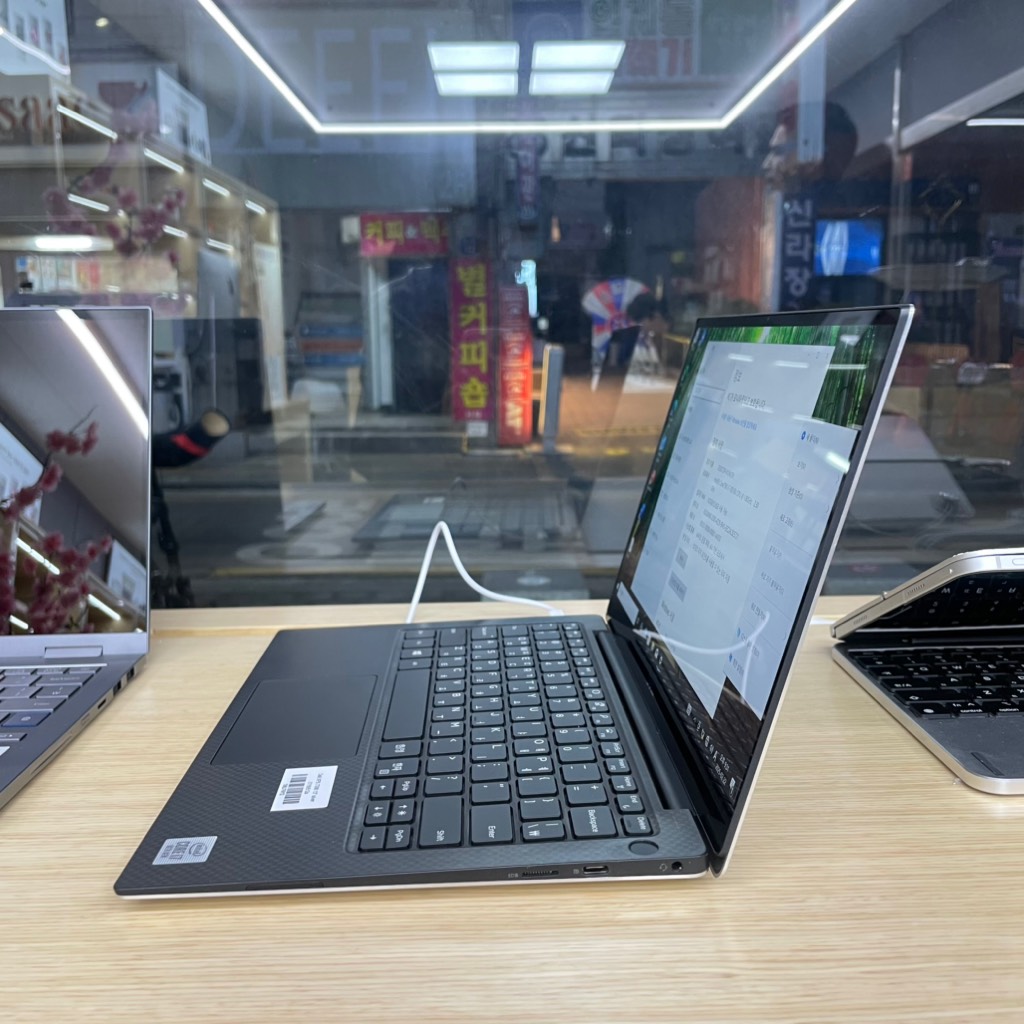 Dell XPS 7390 13" silver i7/16/512a