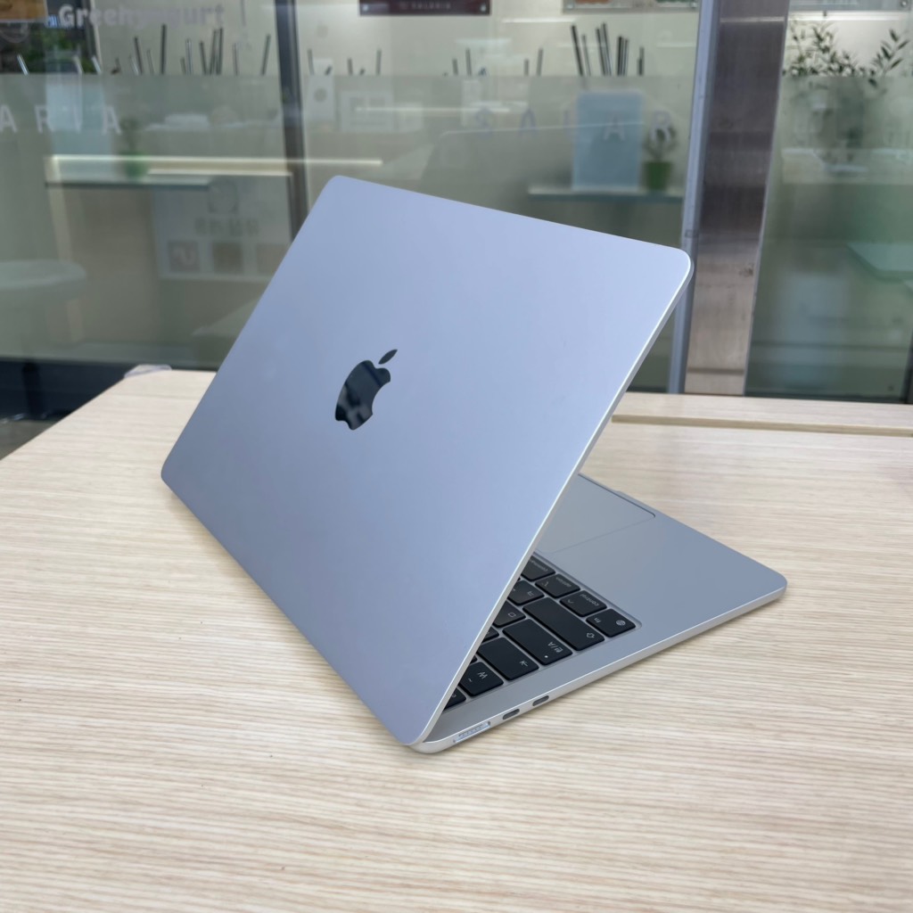 Macbook Air M2 RAM 8GB- SSD 512gb silver 95%