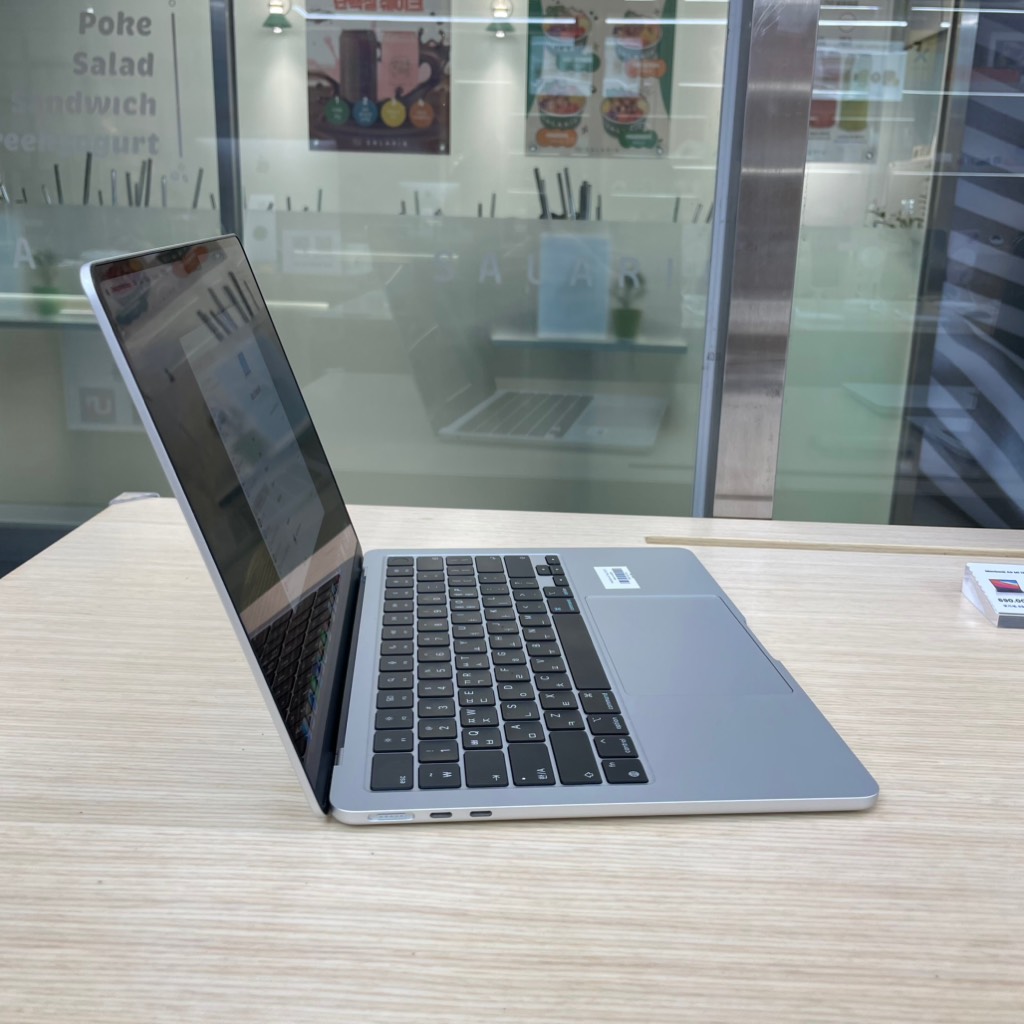 Macbook Air M2 RAM 8GB- SSD 512gb silver 95%