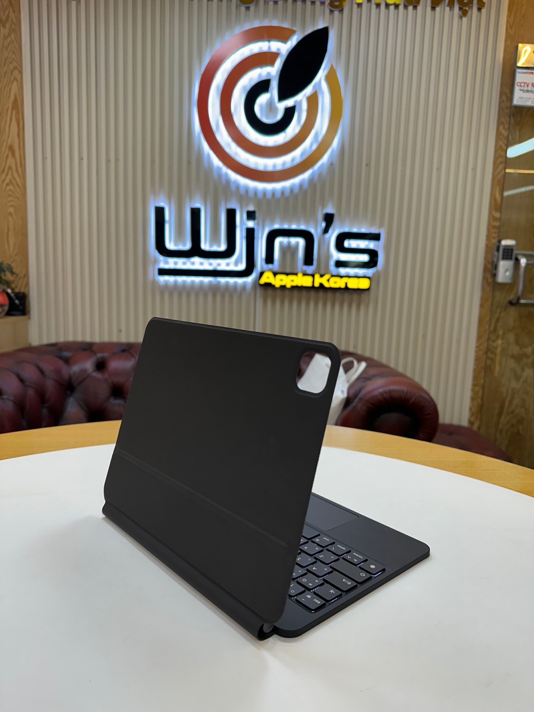 Bàn Phím iPad GOOJODOQ mặt lưng nam châm