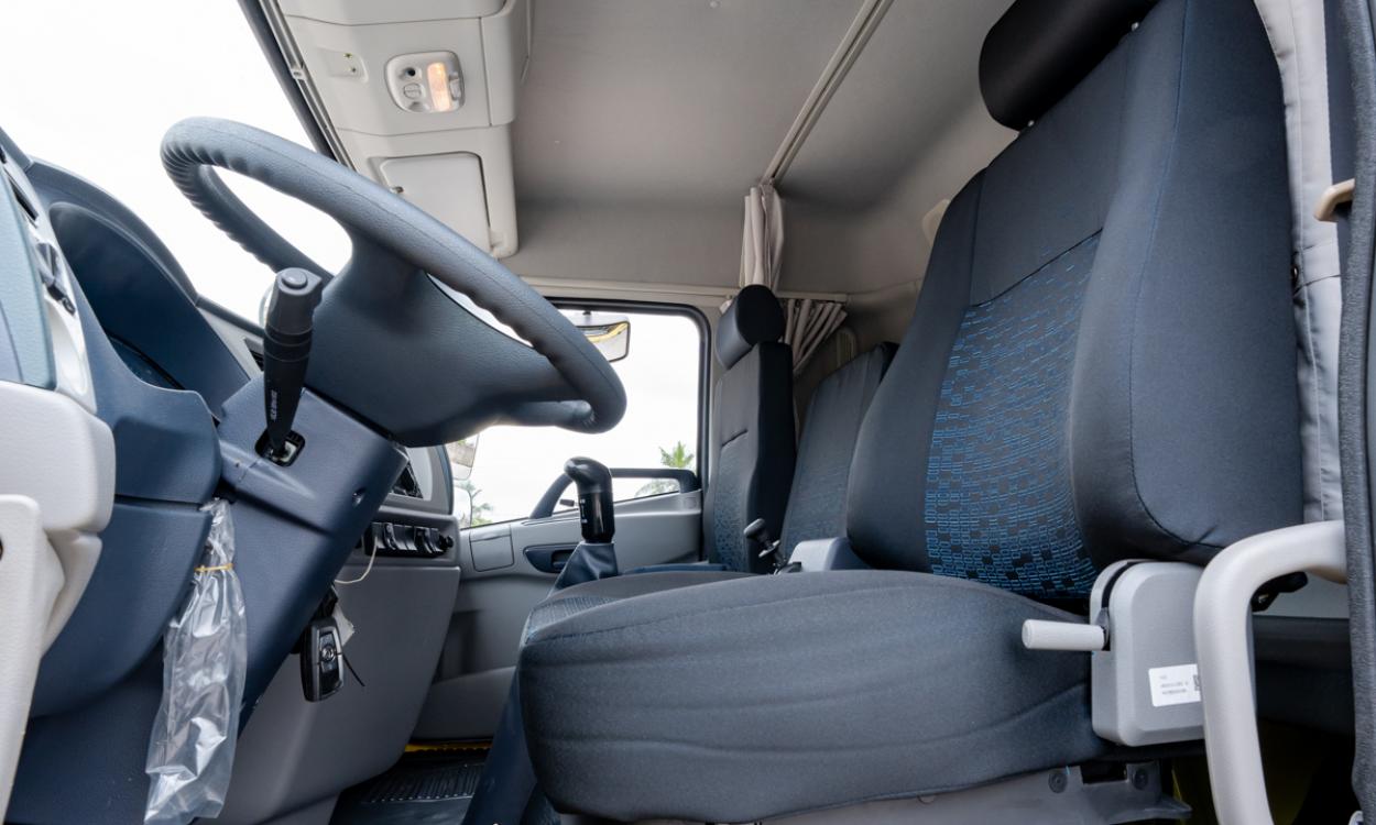 Xe tải Dongfeng B180 (4x2) thùng mui 7.5M - Tải 9 tấn Hoàng Huy 