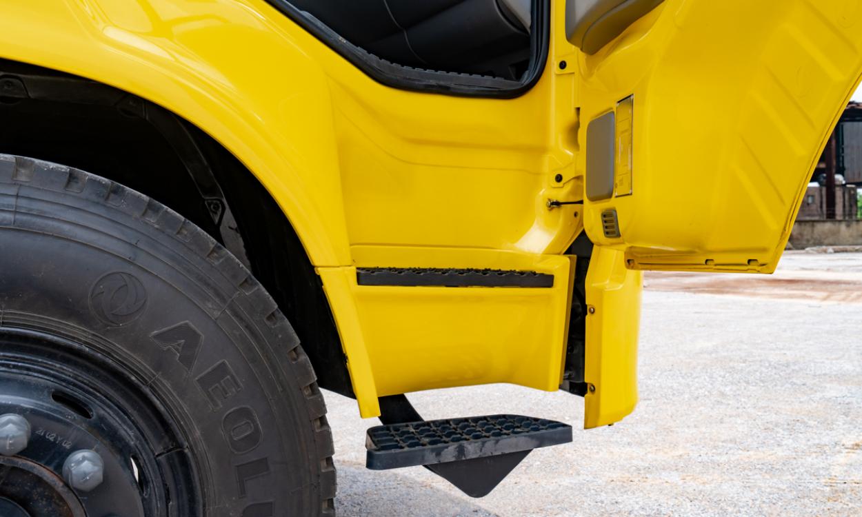 Xe tải B180 (4x2) thùng mui 8.2M - Tải 8.95 tấn