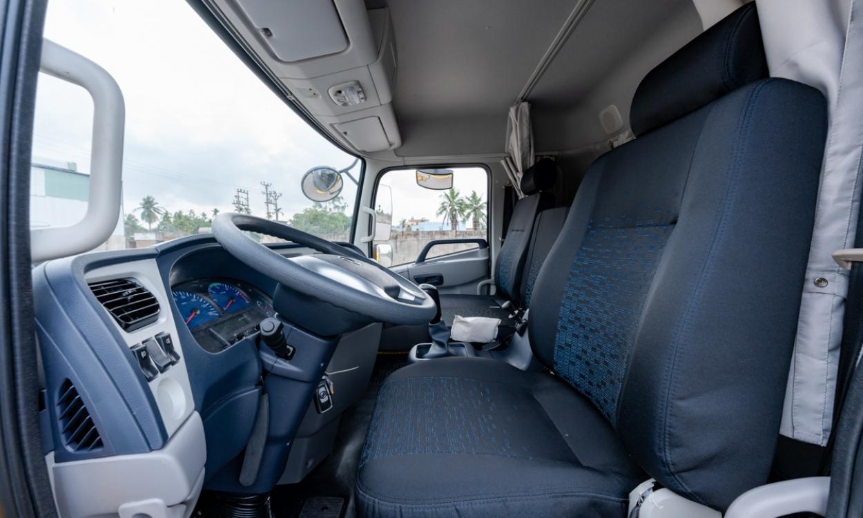 Xe tải B180 (4x2) thùng mui 9.5M - Tải 8 tấn Dongfeng Hoàng Huy