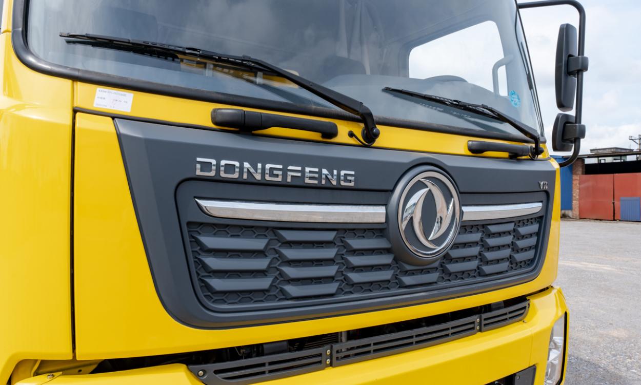 Xe tải B180 (4x2) thùng mui 9.5M - Tải 8 tấn Dongfeng Hoàng Huy