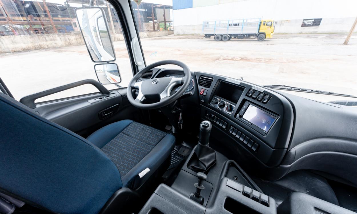 Xe tải Dongfeng L315 8x4 thùng mui 9.36m đầu cao tải 17.95 tấn Hoàng Huy