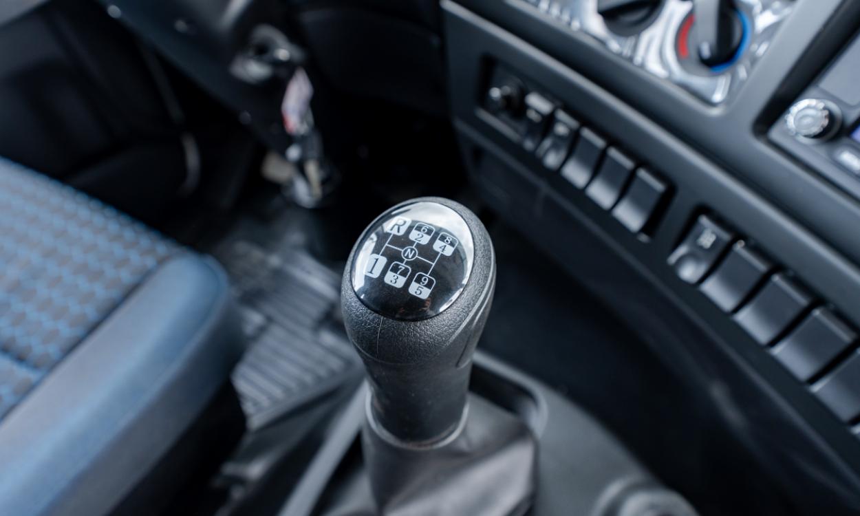 Xe tải Dongfeng L315 8x4 thùng mui 9.36m đầu cao tải 17.95 tấn Hoàng Huy