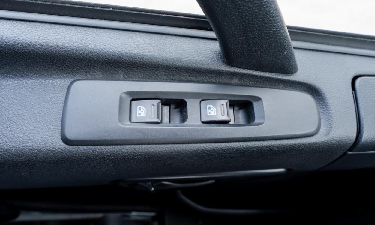 Xe tải Dongfeng L315 8x4 thùng mui 9.36m đầu cao tải 17.95 tấn Hoàng Huy