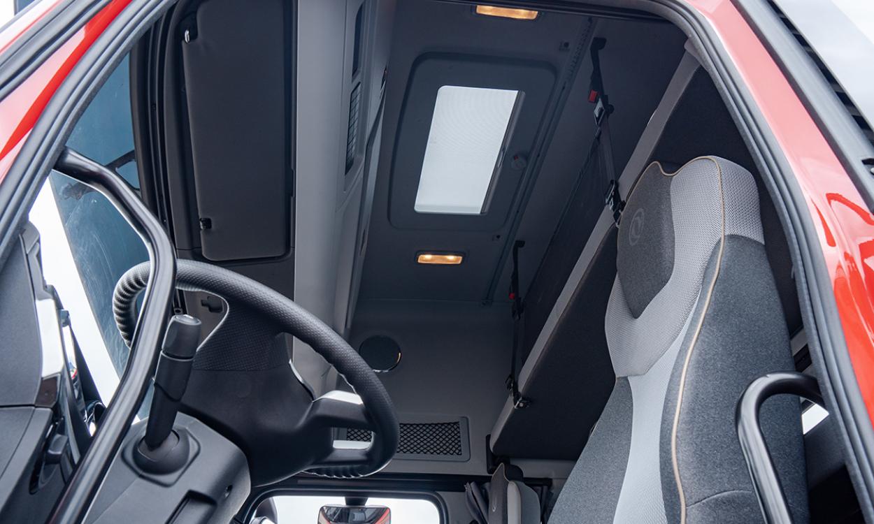 Xe đầu kéo D320 New - 420HP(6X4)