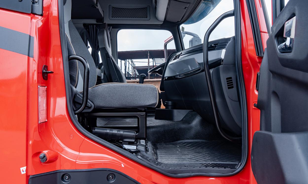 Xe đầu kéo D320 New - 420HP(6X4)