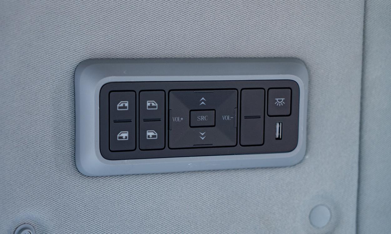 Xe đầu kéo D320 New - 420HP(6X4)
