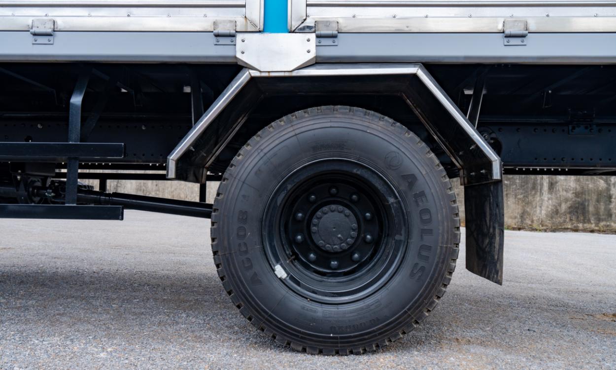Xe tải B180 (4x2) thùng mui 7.5M - Tải 9 tấn