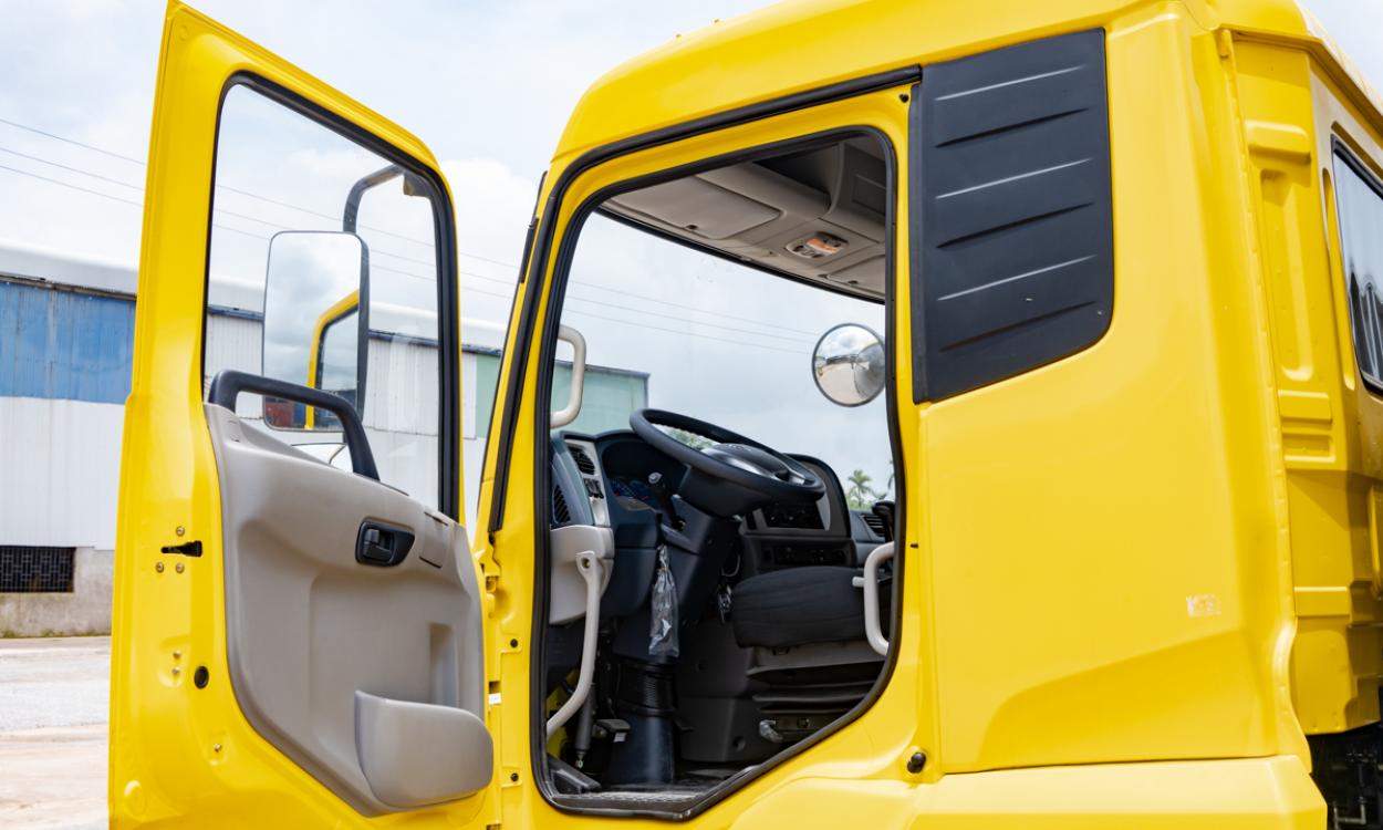 Xe tải B180 (4x2) thùng mui 7.5M - Tải 9 tấn