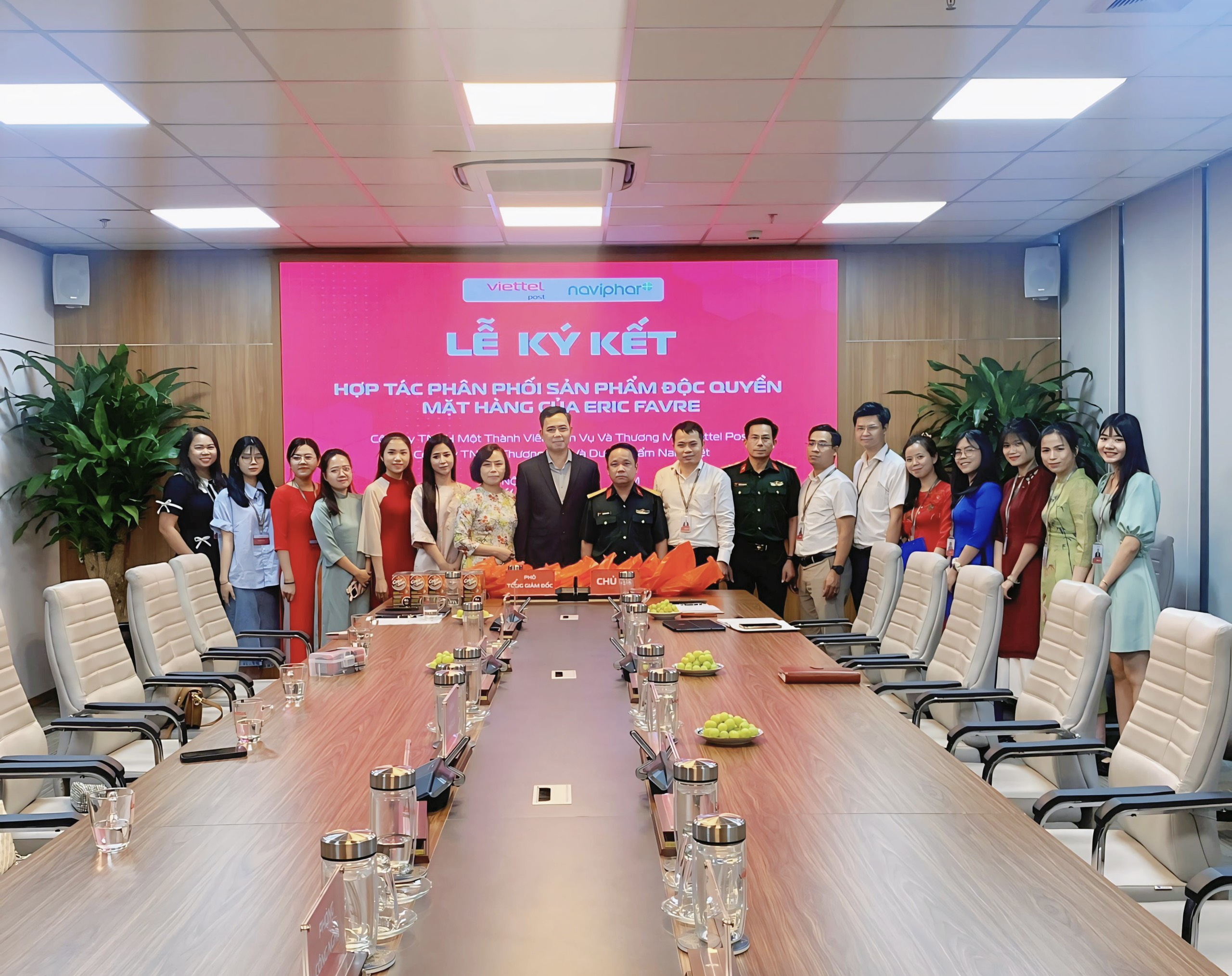 LỄ KÝ KẾT GIỮA VIETTEL POST VÀ NAVIPHAR HỢP TÁC PHÂN PHỐI SẢN PHẨM ĐỘC QUYỀN MẶT HÀNG SPECIAL KID