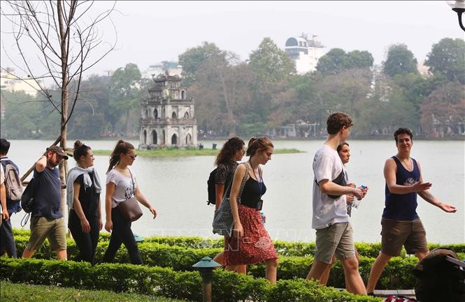 Khách Australia đổ xô đến Việt Nam vì giá hấp dẫn