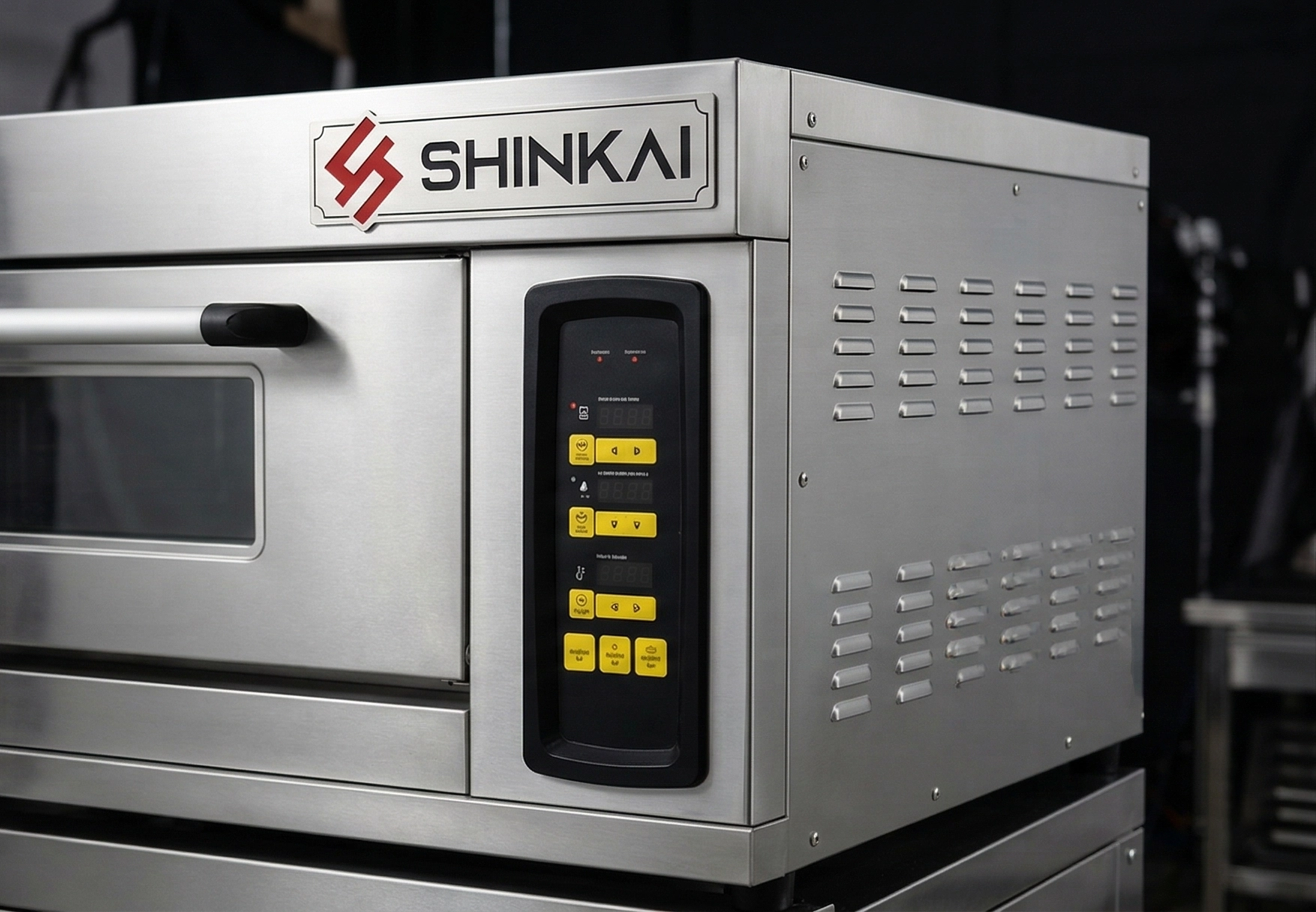 Lò nướng bánh 1 tầng 2 khay trong bếp