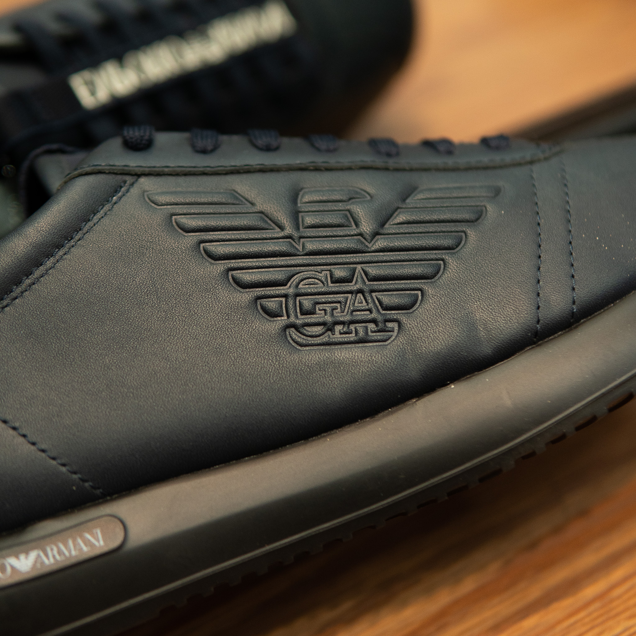 Giày EMPORIO ARMANI da đen full , logo "GA" sườn , gót đế chữ nhỏ ghi