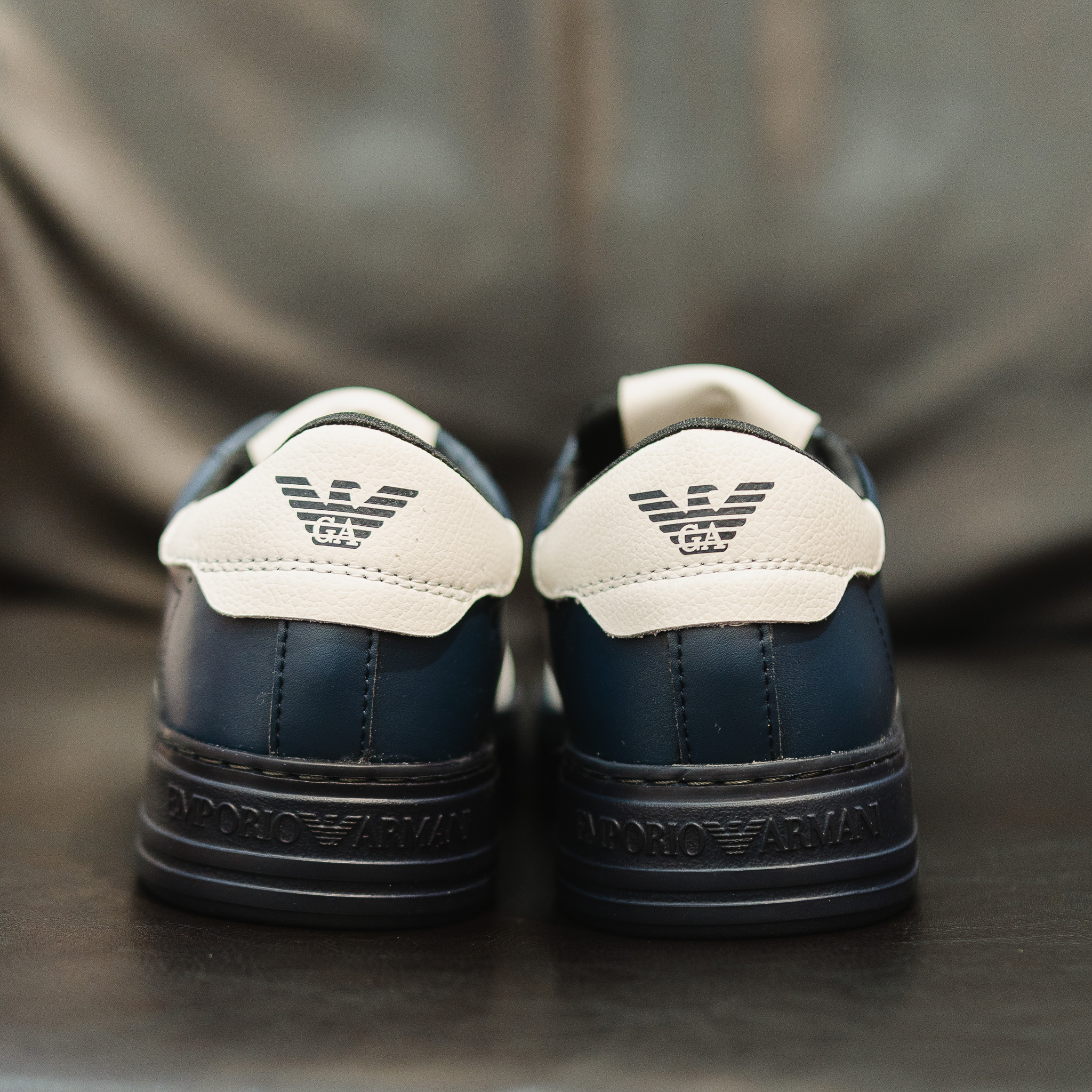 Giày EMPORIO ARMANI xanh , sườn + gót da trắng sần , đế đen logo trắng