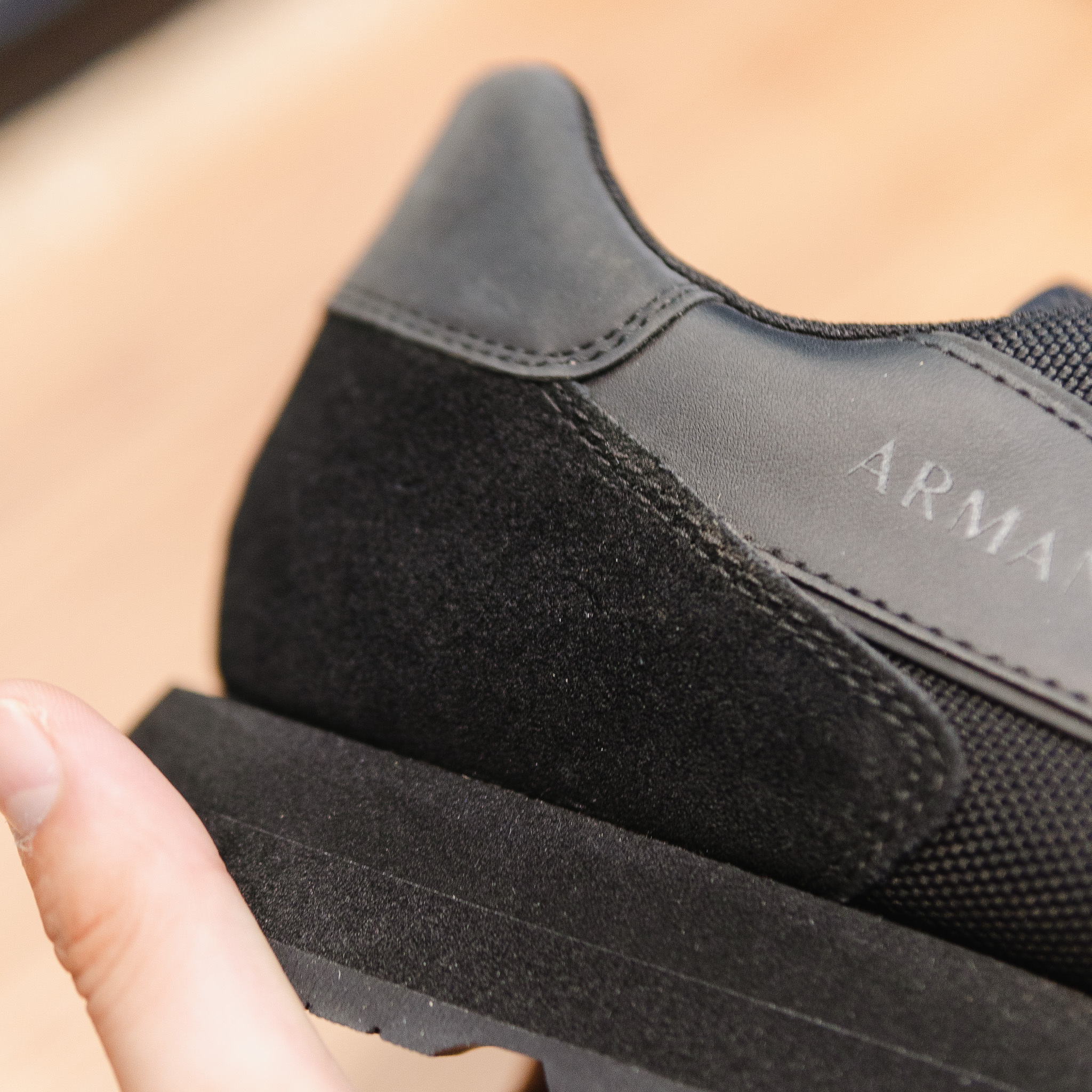 Giày ARMANI EXCHANGE vải lưới mix da đen full , chữ ngang ở sườn