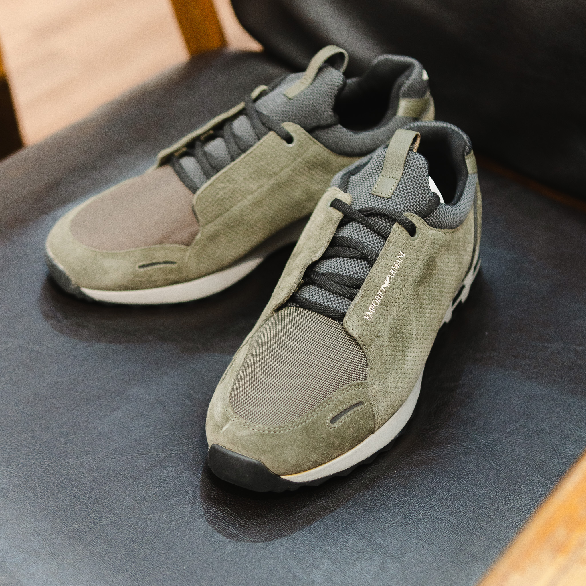 Giày EMPORIO ARMANI vải lưới xanh rêu , mũi vải nâu , đế ghi logo đen to