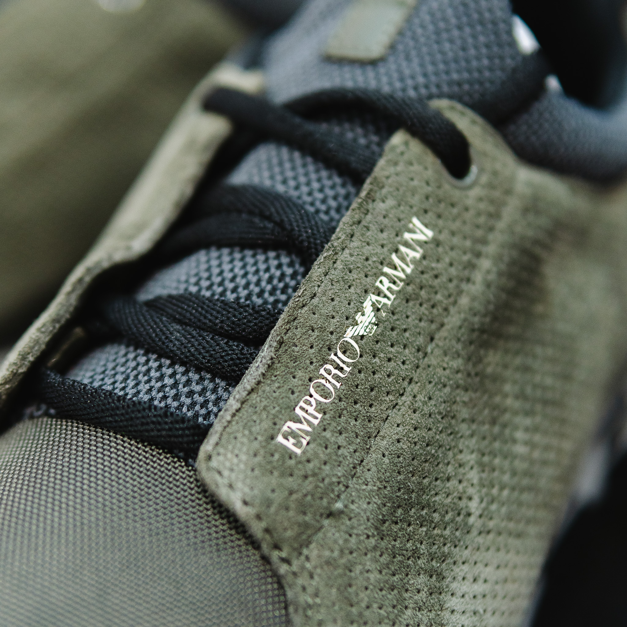 Giày EMPORIO ARMANI vải lưới xanh rêu , mũi vải nâu , đế ghi logo đen to